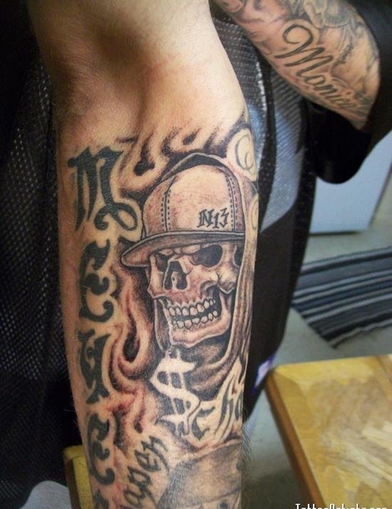 手臂上的各种风格骷髅头纹身图案