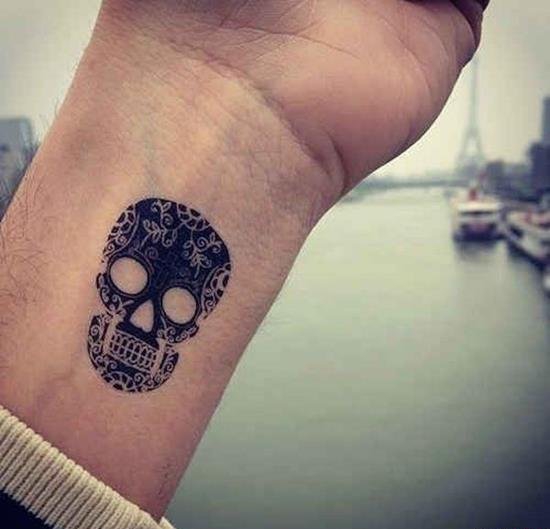 手臂上的各种风格骷髅头纹身图案