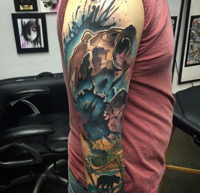 手大臂膀上各种帅气的熊纹身图案