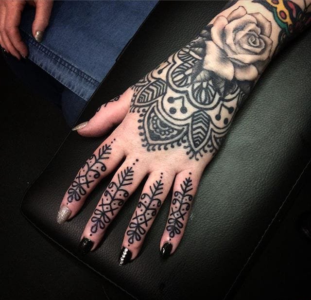 13款女性漂亮的装饰花纹身图案来自马特