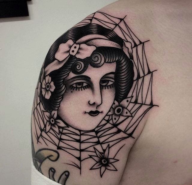 优雅的黑色传统风格纹身图案