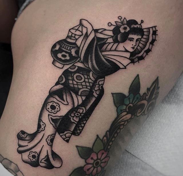 优雅的黑色传统风格纹身图案