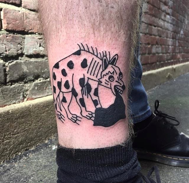 手臂上黑色简易诡异画风纹身图案来自杰克·沃茨