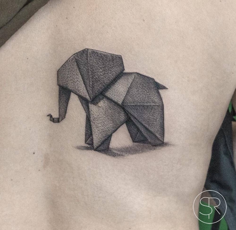 锁骨处折纸大象素描纹身图案