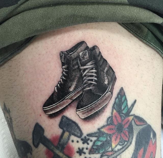 腿部帅气运动鞋纹身图案来自丹史密斯