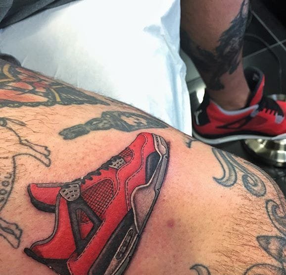 腿部帅气运动鞋纹身图案来自丹史密斯