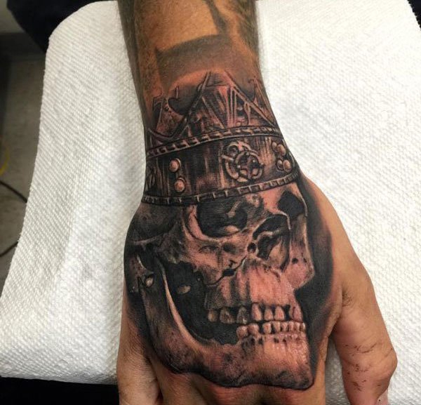 恐怖而霸气的骷髅头纹身图案