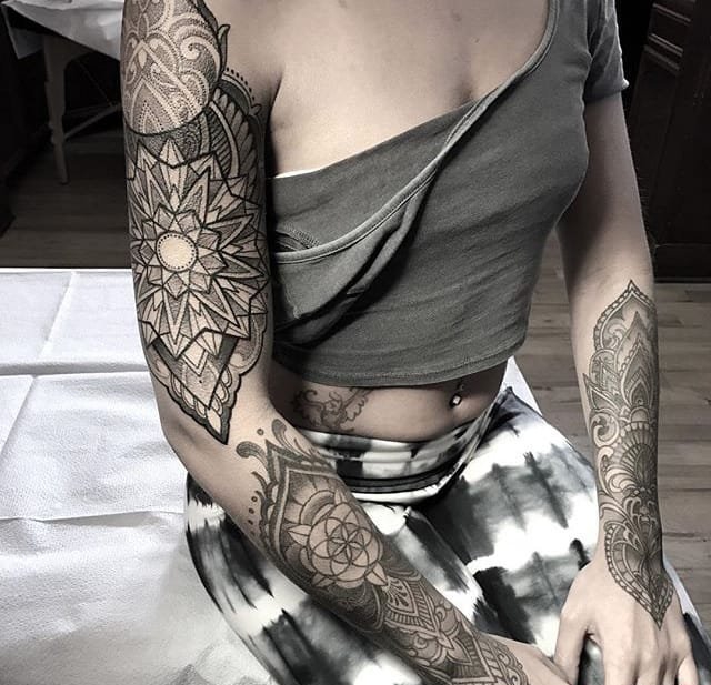漂亮的黑色装饰性纹身图案来自劳拉玉