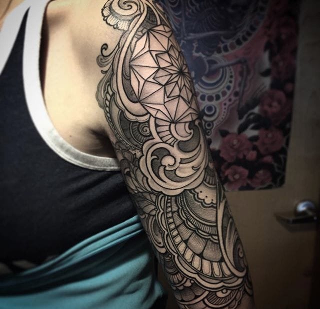 漂亮的黑色装饰性纹身图案来自劳拉玉