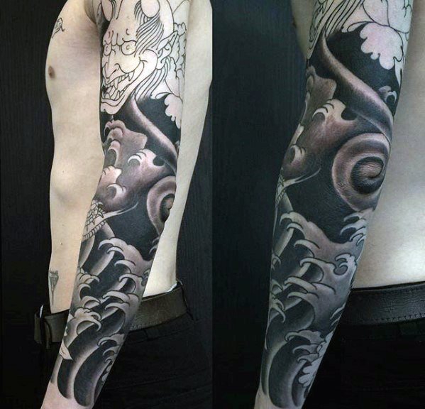 手臂大面积霸气黑色纹身图案