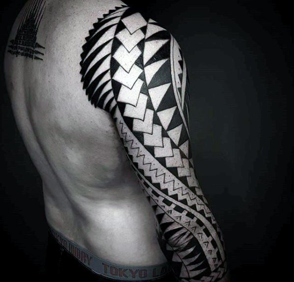 手臂大面积霸气黑色纹身图案