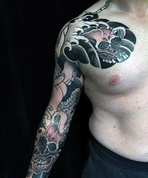 手臂大面积霸气黑色纹身图案