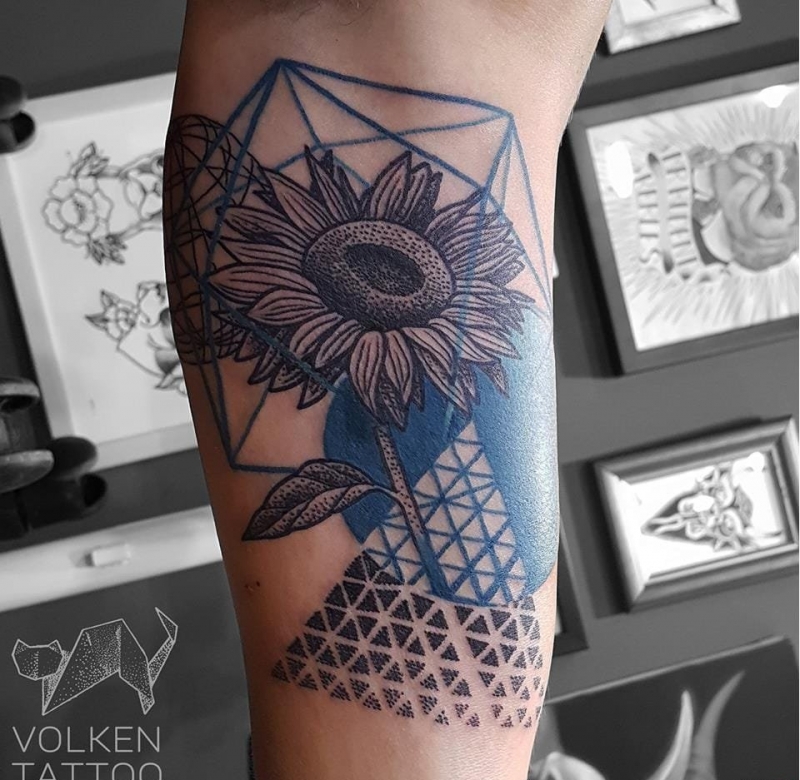 手臂上水彩泼墨唯美纹身图案来自沃肯