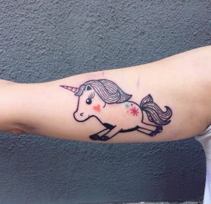 手部适合女性唯美清新的独角兽纹身图案