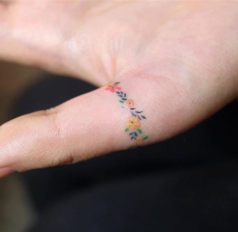 甜美小清新女生花卉纹身图案