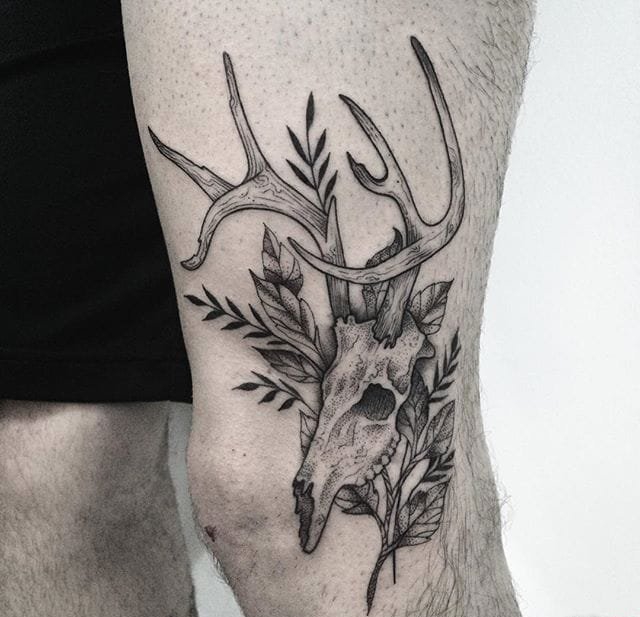 精致的代表各种启发含义的黑色点刺纹身图案来自加芙列拉