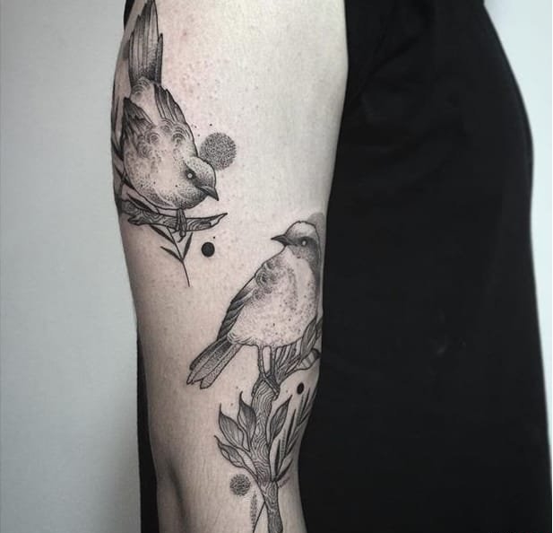 精致的代表各种启发含义的黑色点刺纹身图案来自加芙列拉