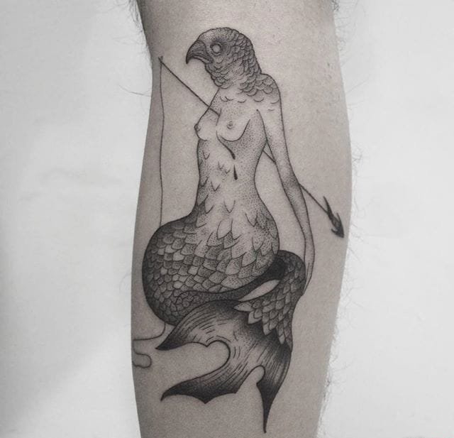 精致的代表各种启发含义的黑色点刺纹身图案来自加芙列拉