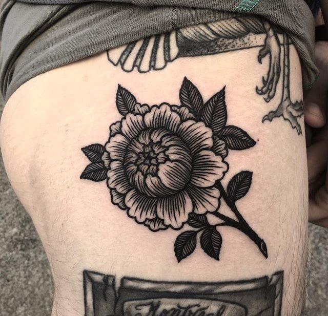 漂亮的黑色花卉纹身图案