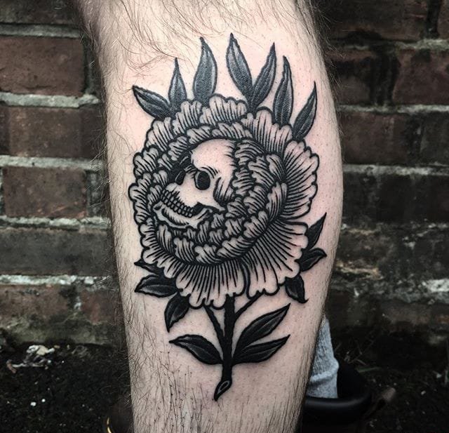 漂亮的黑色花卉纹身图案