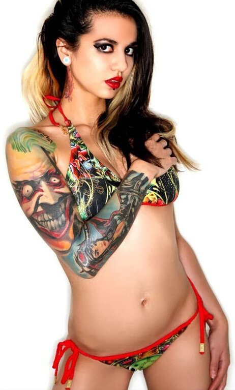 性感美女和纹身图案配不只性感一点点