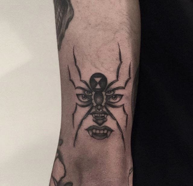 让人感觉神秘的黑色风格动物和人物肖像纹身图案