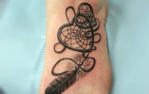 女性身上漂亮的捕梦网纹身图片++