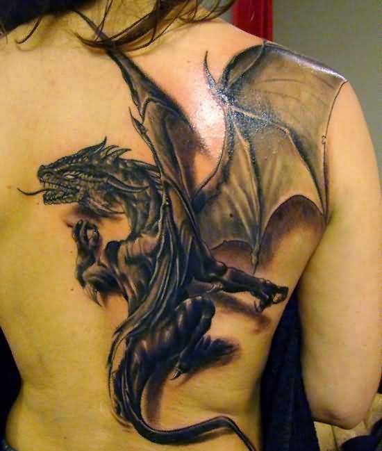 女子满背霸气的黑色3D龙纹身图案