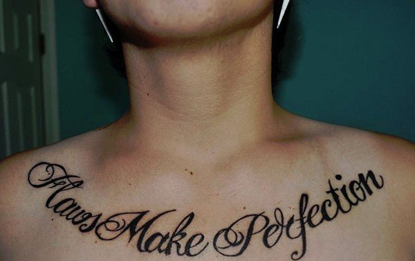 男性满胸霸气的刻字风格纹身图案