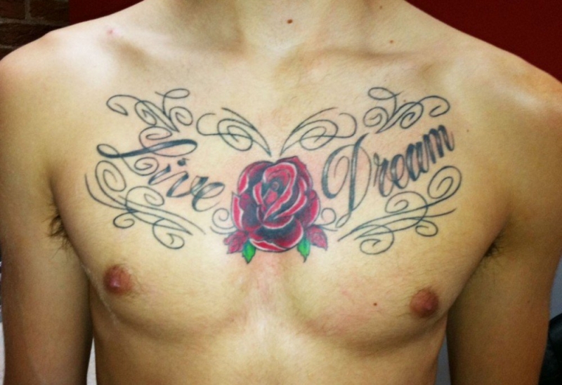 男性满胸霸气的刻字风格纹身图案