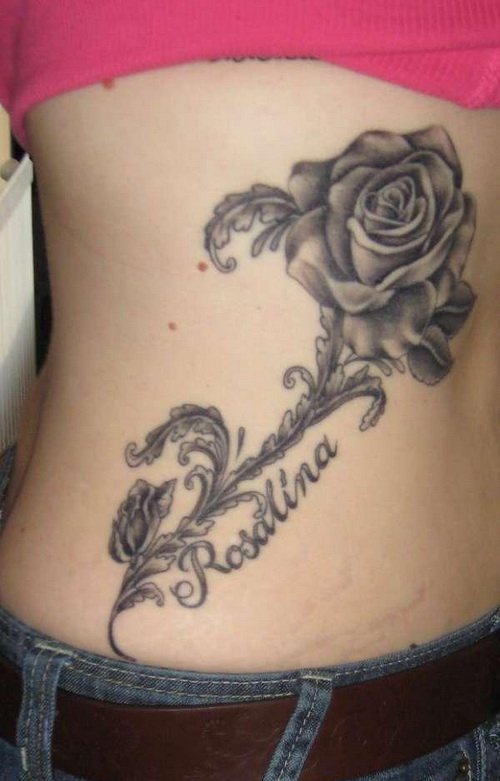 女性侧肋腰部上漂亮性感的玫瑰花纹身图案