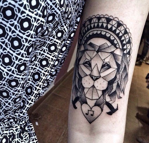 帅气的狮子图腾纹身图案