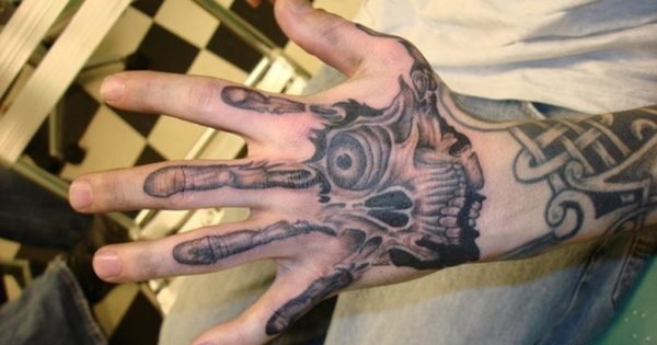 手背帅气的动物纹身图案