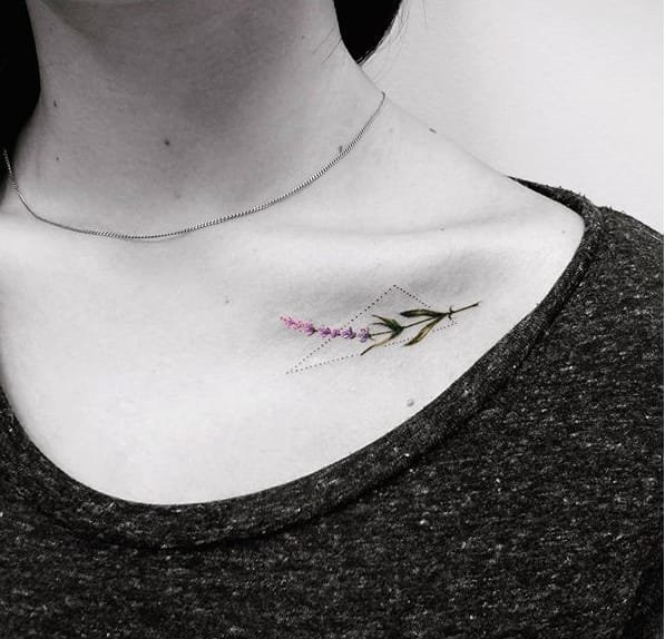 多款女性可爱的锁骨花卉纹身图案