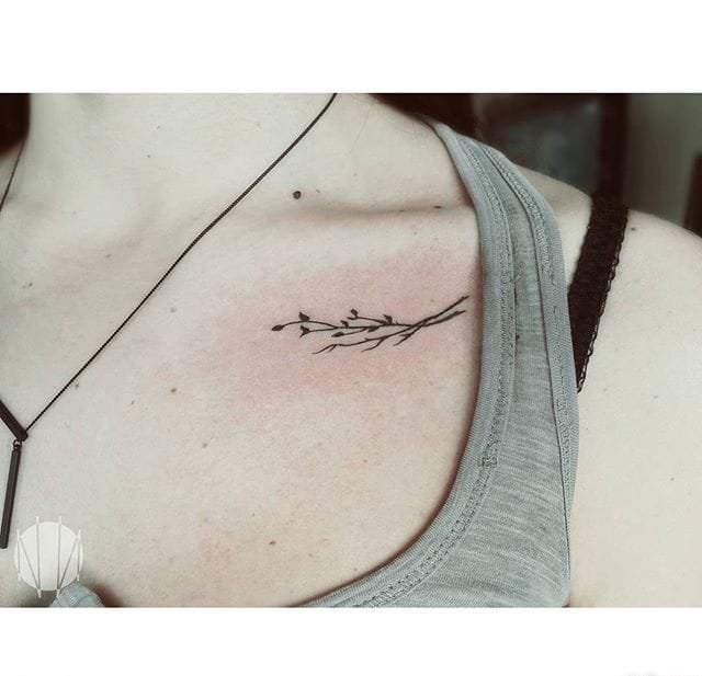 多款女性可爱的锁骨花卉纹身图案