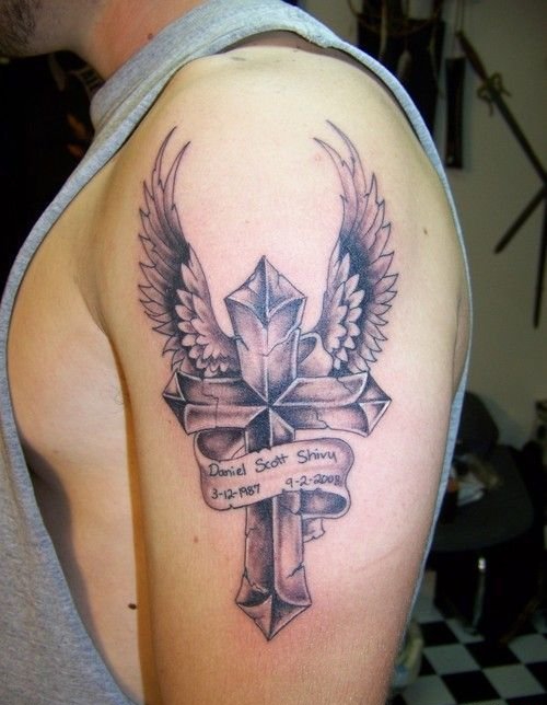 手大臂膀上的各式样的大十字架纹身图案