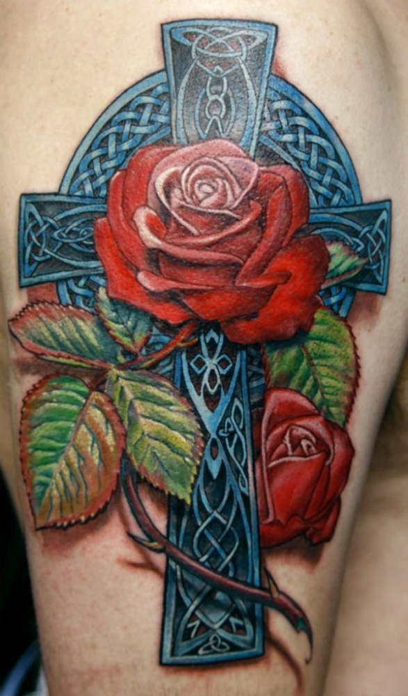 手大臂膀上的各式样的大十字架纹身图案