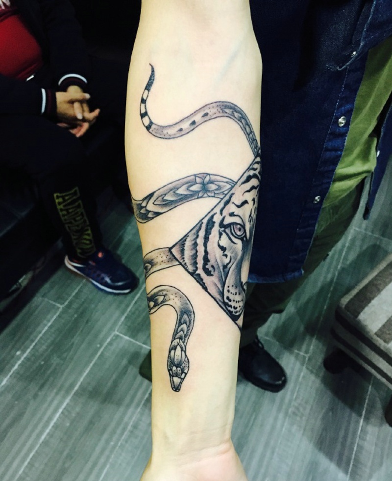 一组超级耐看的手臂图腾纹身图案