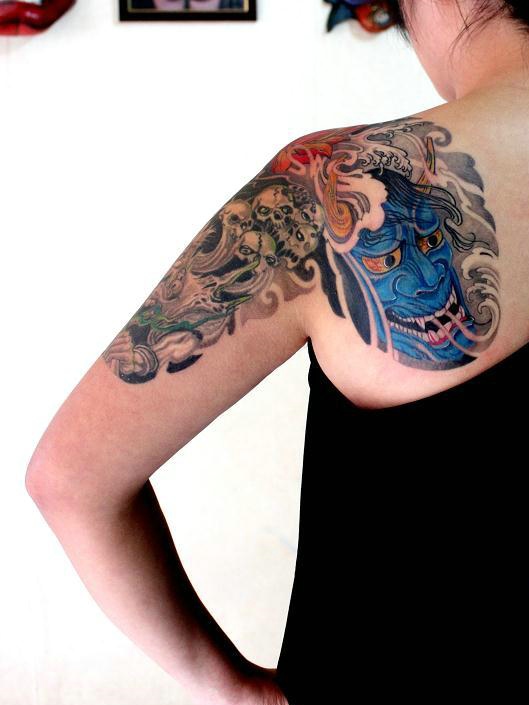 个性独特的彩色半甲小般若纹身图案