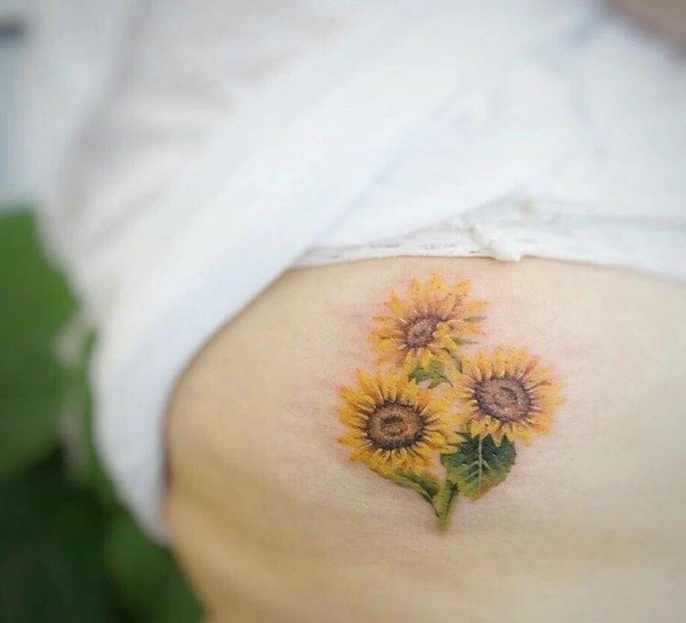 一组适合爱花爱美女生的花朵纹身图案