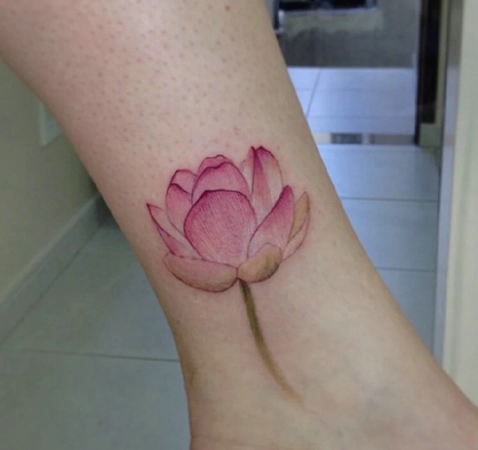 一组适合爱花爱美女生的花朵纹身图案