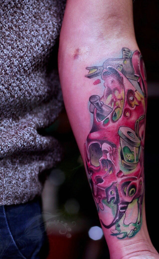 手臂五颜六色个性图腾纹身图案