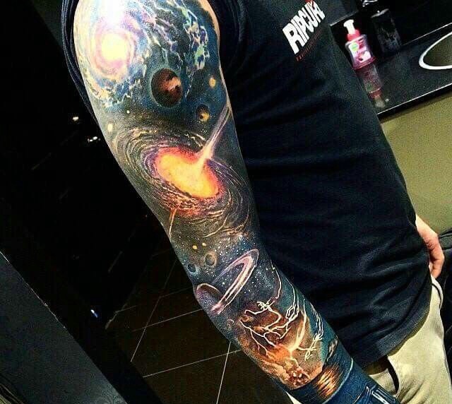 一组绚丽的手臂3d星空纹身图案