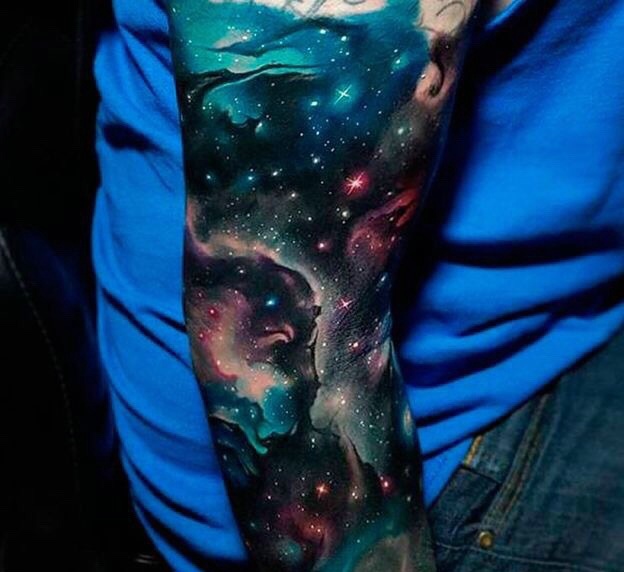 一组绚丽的手臂3d星空纹身图案