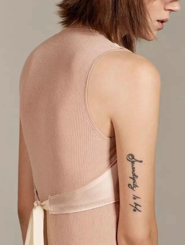 手臂外侧小清新英文纹身图案