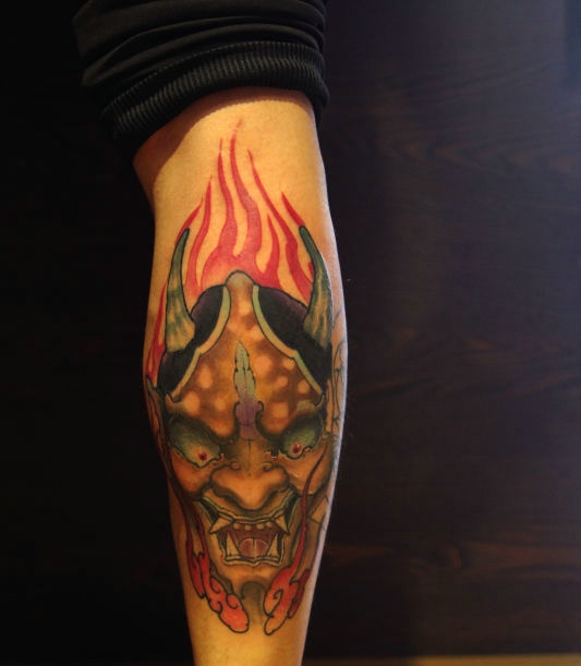 小腿处彩色传统小般若纹身图案