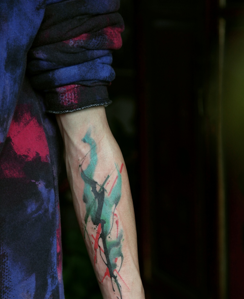 个性男孩手臂水彩图腾纹身图案
