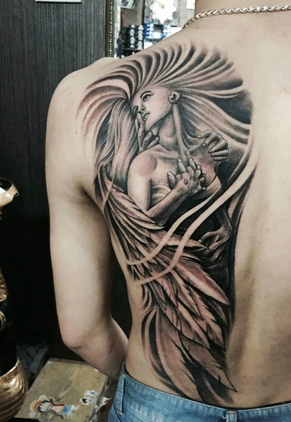 遮盖后背左侧个性图腾纹身图案