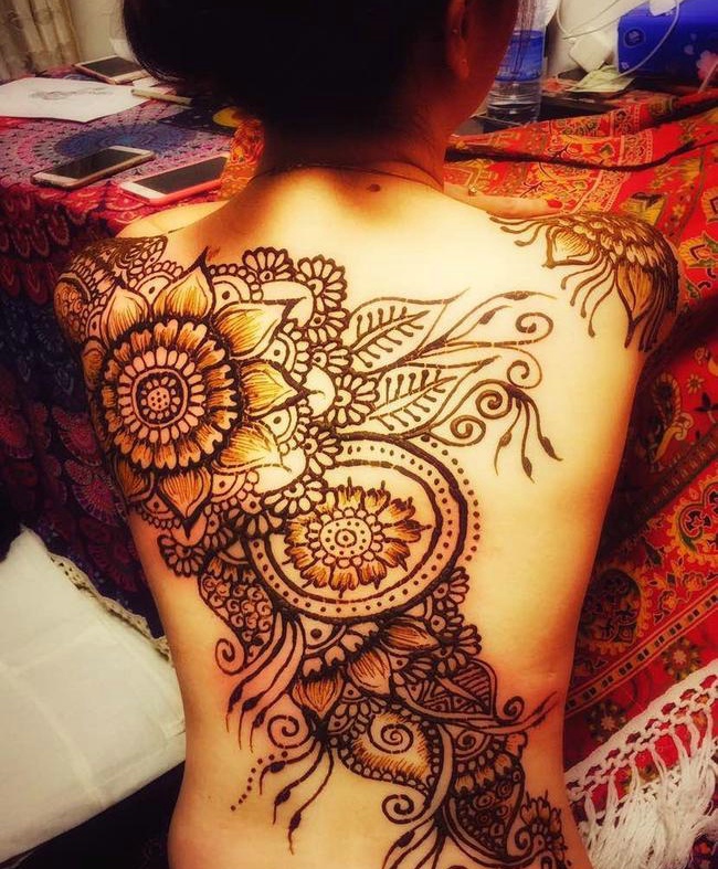 满背时尚好看的精美海娜纹身图案