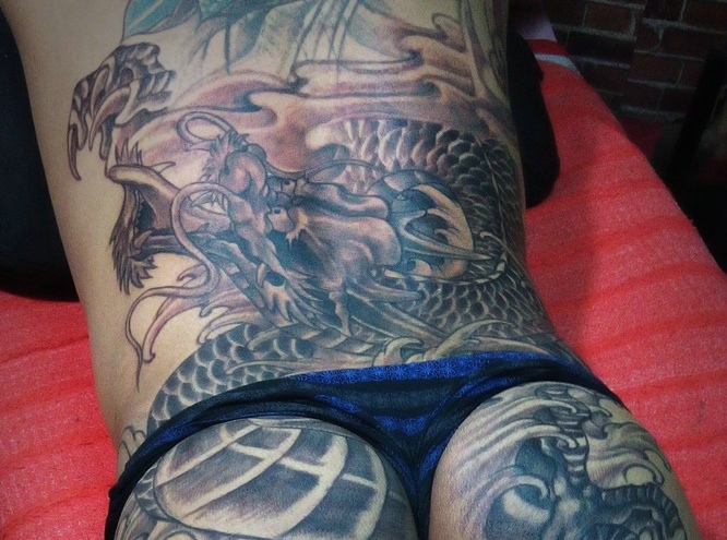 满背经典邪龙纹身图案霸气侧漏